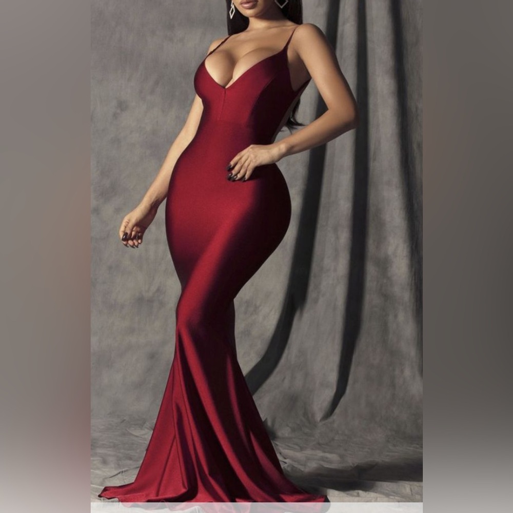 Sculpting Wine-Red Maxi Evening Gown
